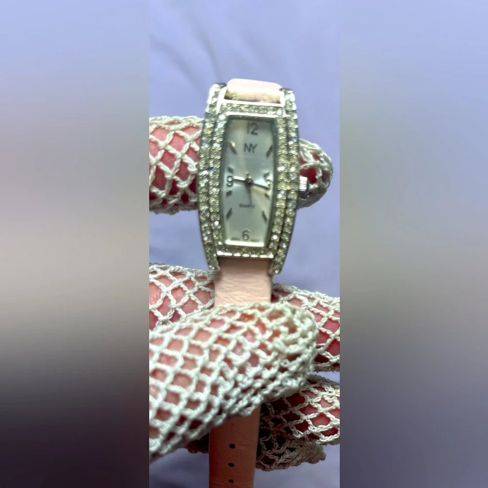 NY Analog Wristwatch Buckle Band Quartz Movement